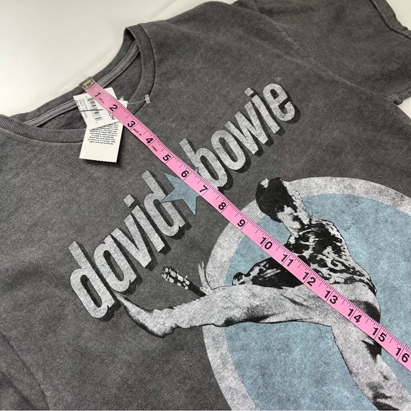 David Bowie Graphic Tee Womens Small Gray The Man Who Sold the World Shirt NWT - Picture 6 of 7